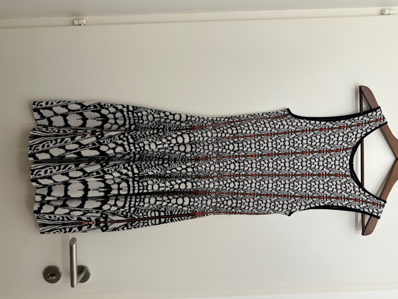 Issa Set aus Kleid und Strickjacke