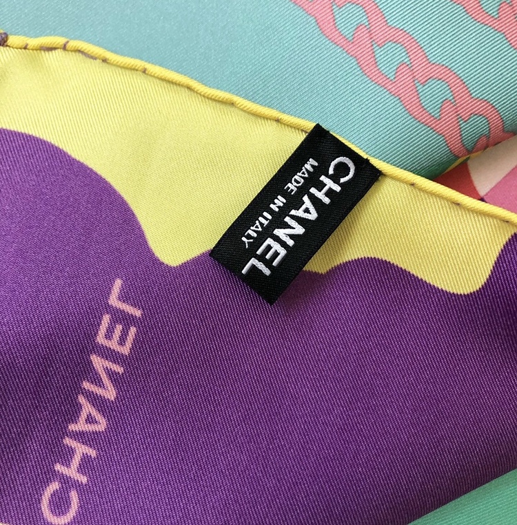 Chanel Foulard