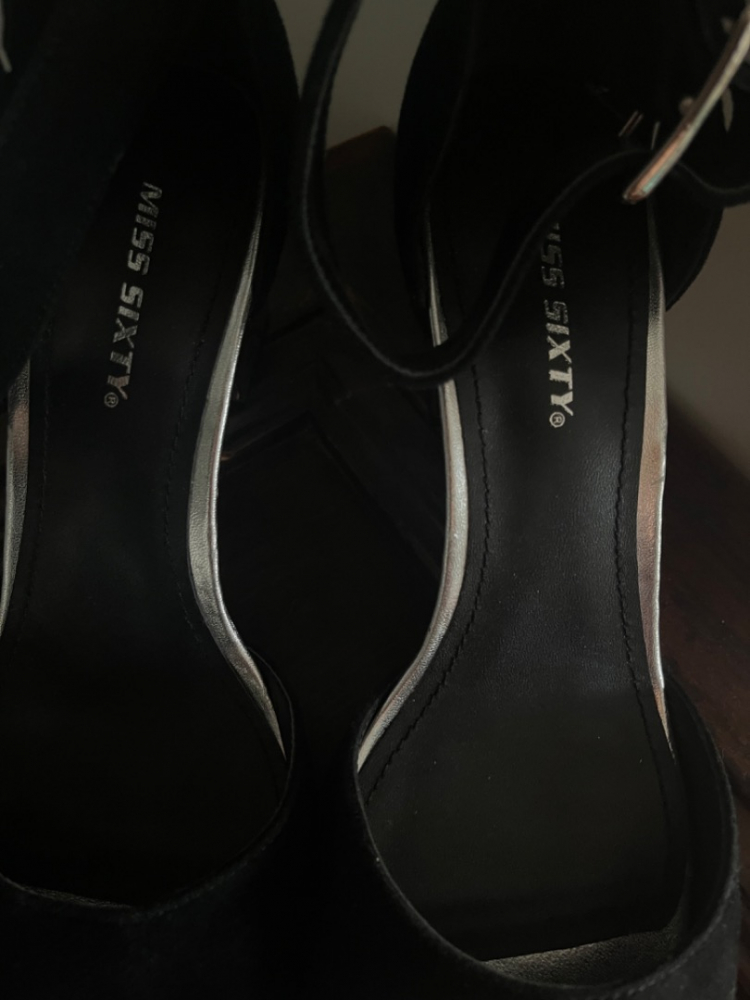 Miss Sixty Leder Wildleder Metallabsatz Sandalen