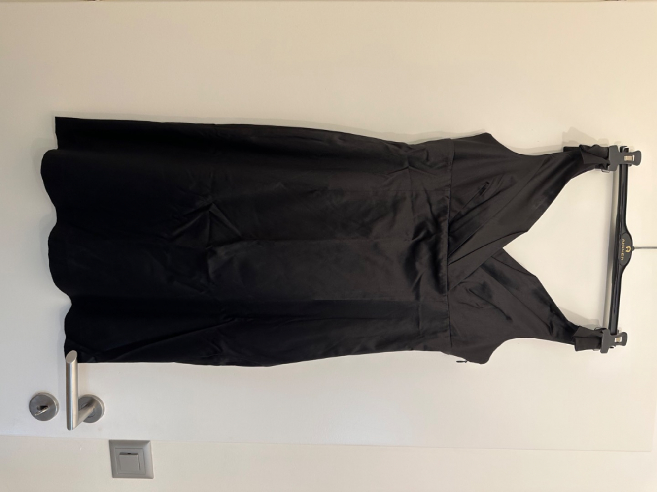 CAROLL Paris Beautiful dress with nice neckline