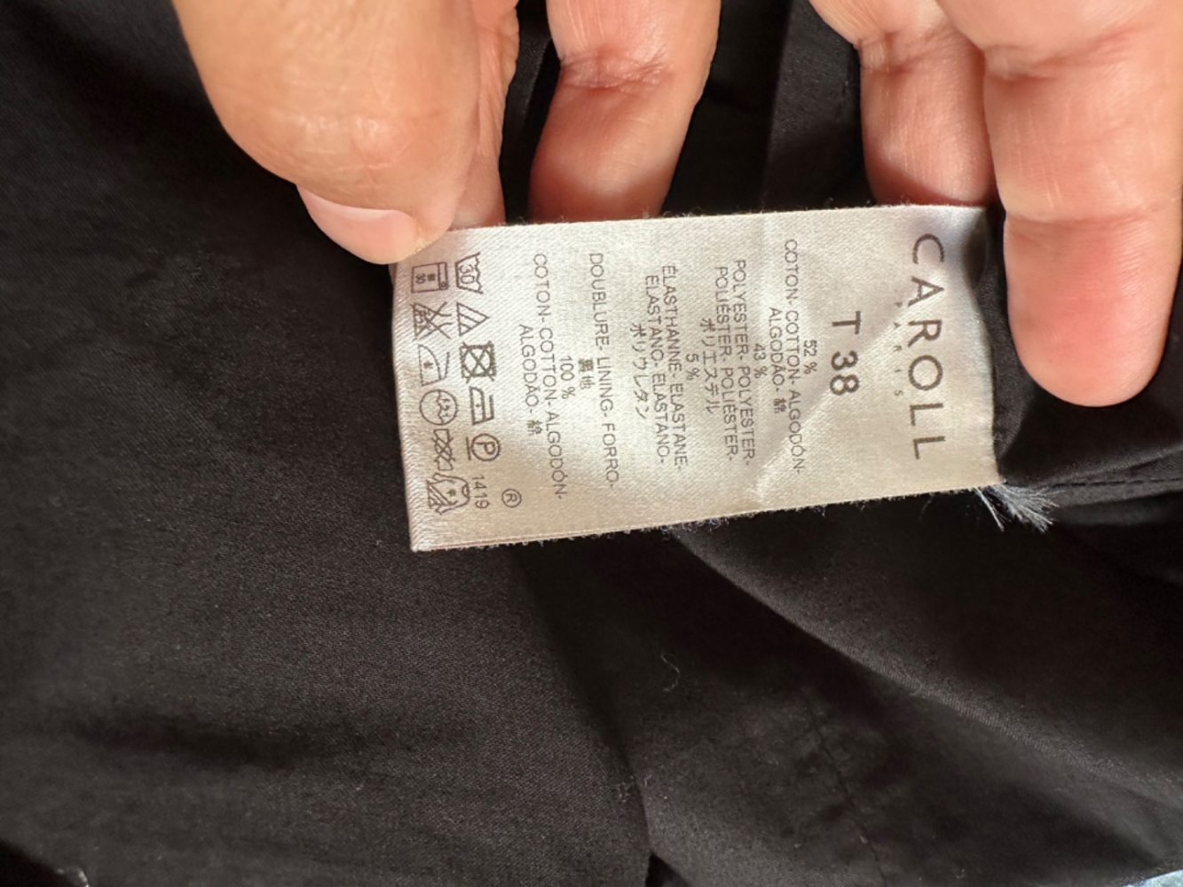 CAROLL Paris Beautiful dress with nice neckline