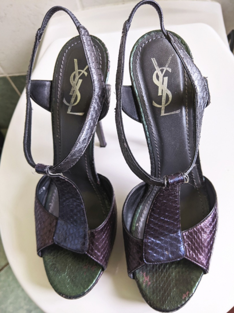 Yves Saint Laurent Sandalen aus Schlangenleder