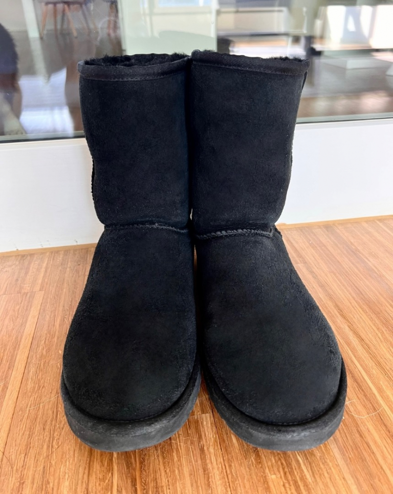 UGG Classic Short II boots