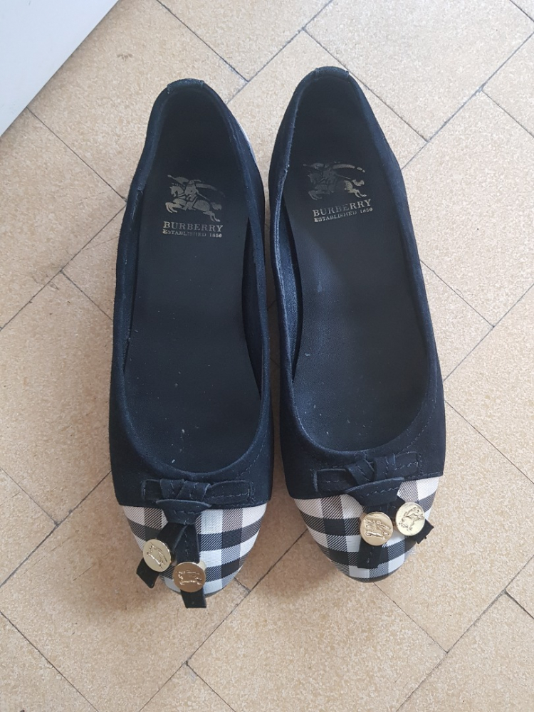 Burberry Karierte Wohnungen