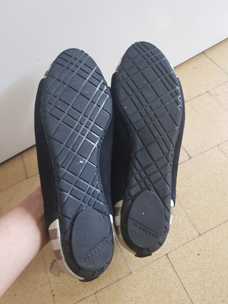 Burberry Karierte Wohnungen