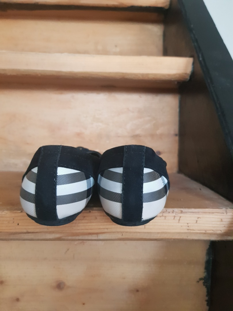 Burberry Karierte Wohnungen