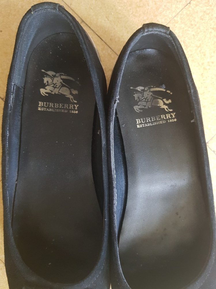 Burberry Karierte Wohnungen