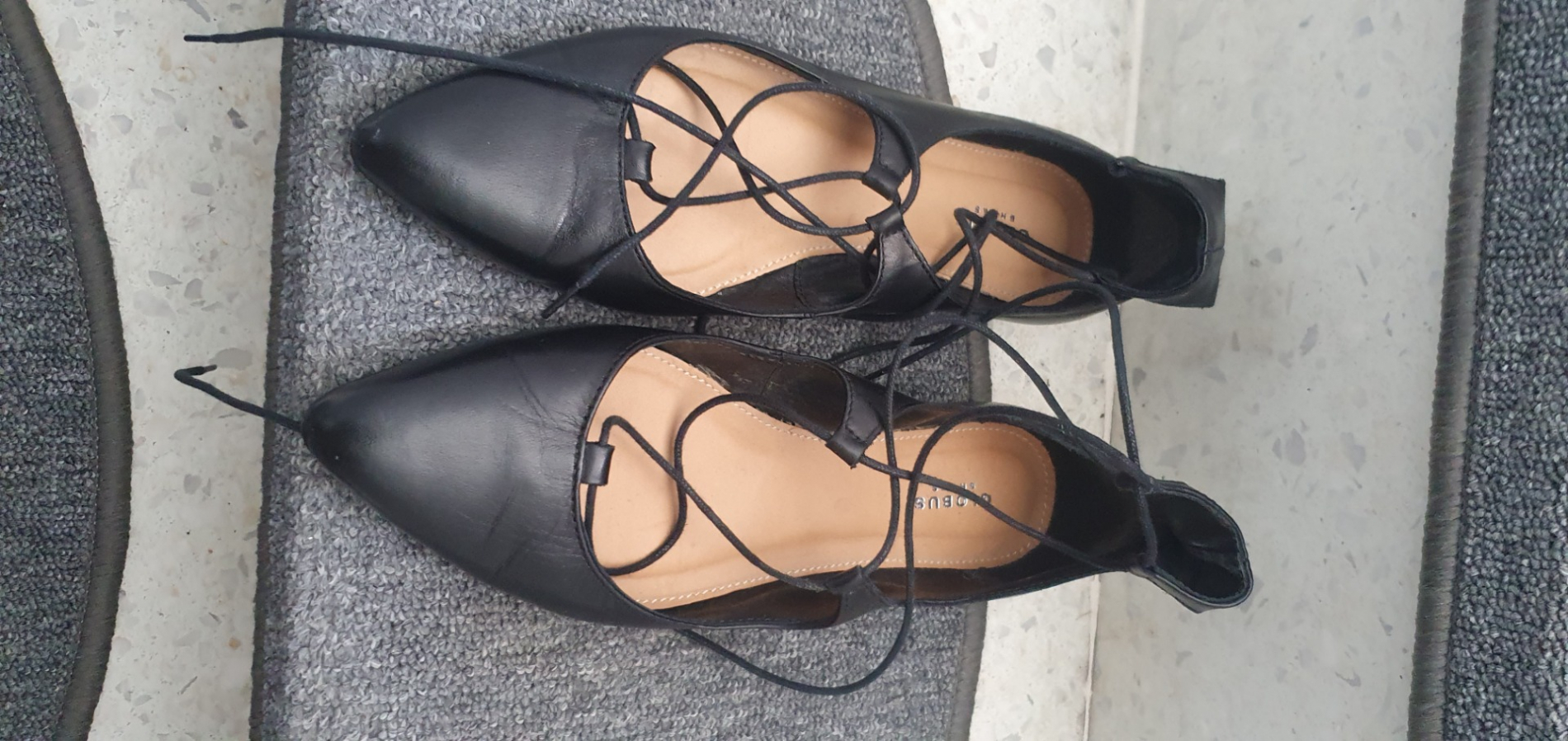 Globus Balerine a lacets