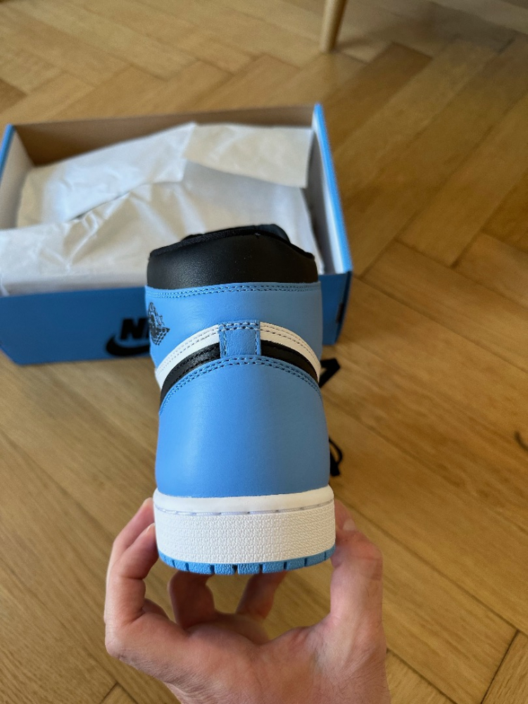 Nike Air Jordan 1 Retro High UNC