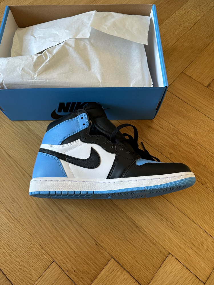 Nike Air Jordan 1 Retro High UNC