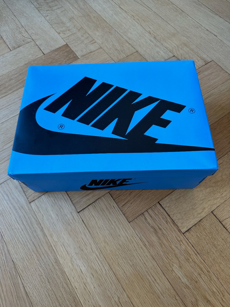 Nike Air Jordan 1 Retro High UNC