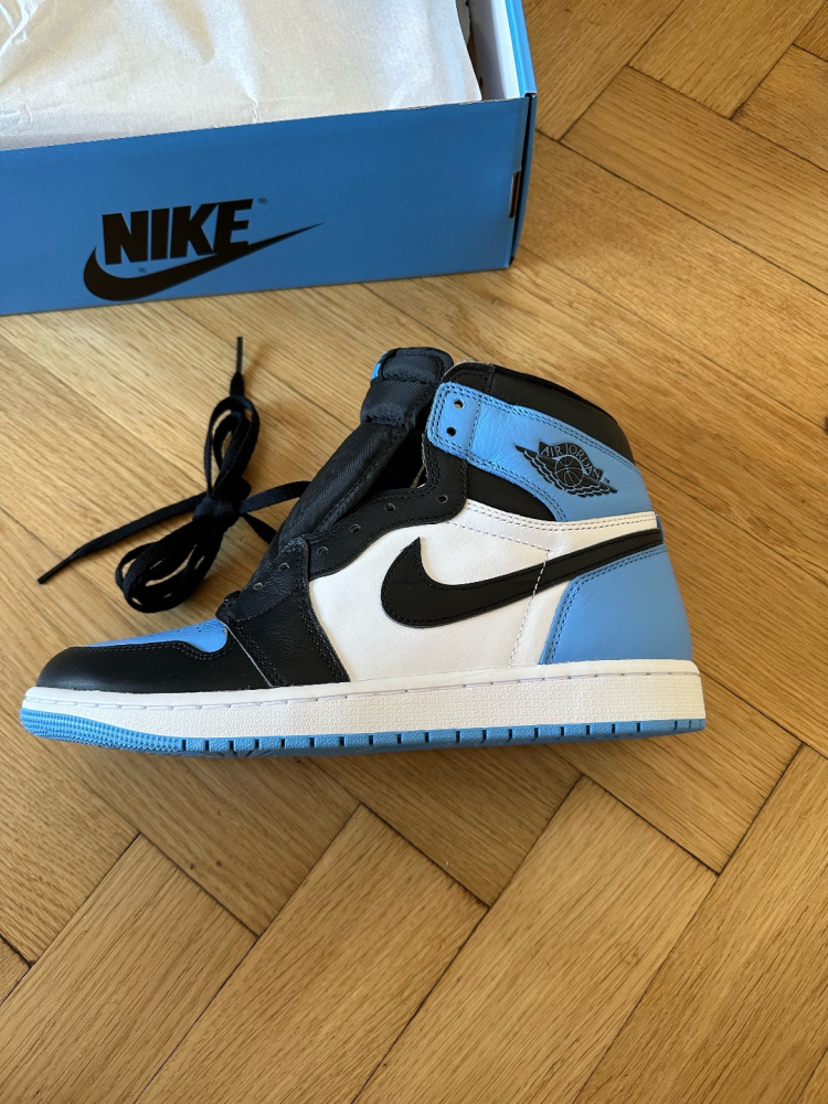 Nike Air Jordan 1 Retro High UNC