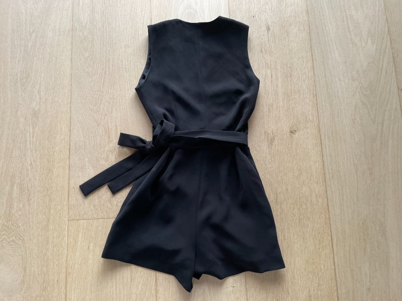 Theory Adorable grenouillère à jupe Theory !