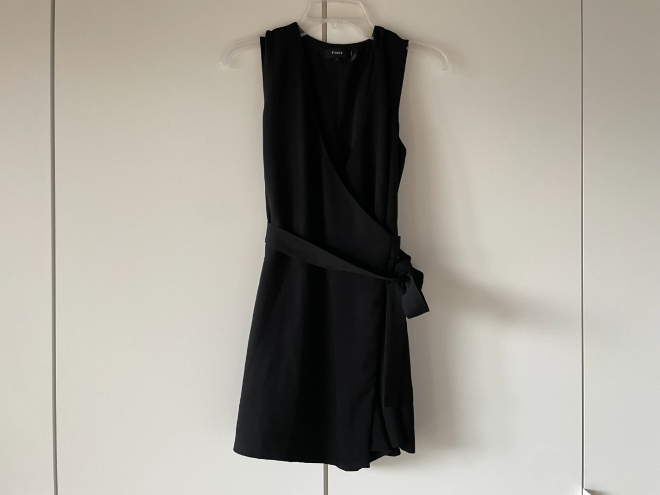 Theory Adorable grenouillère à jupe Theory !