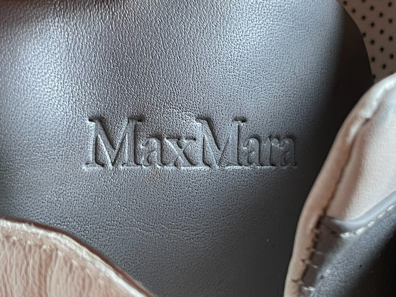 Max Mara Sneakers.
