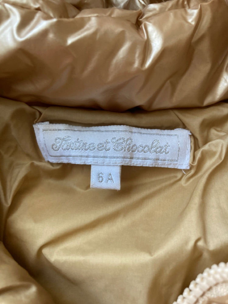 Tartine Et Chocolat Toast und Goldene Schokoladenhülle