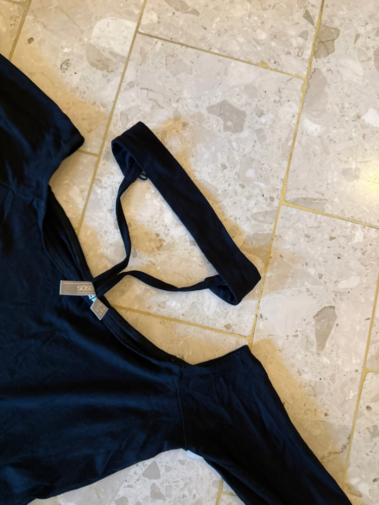 Asos Kleid mit Halskette