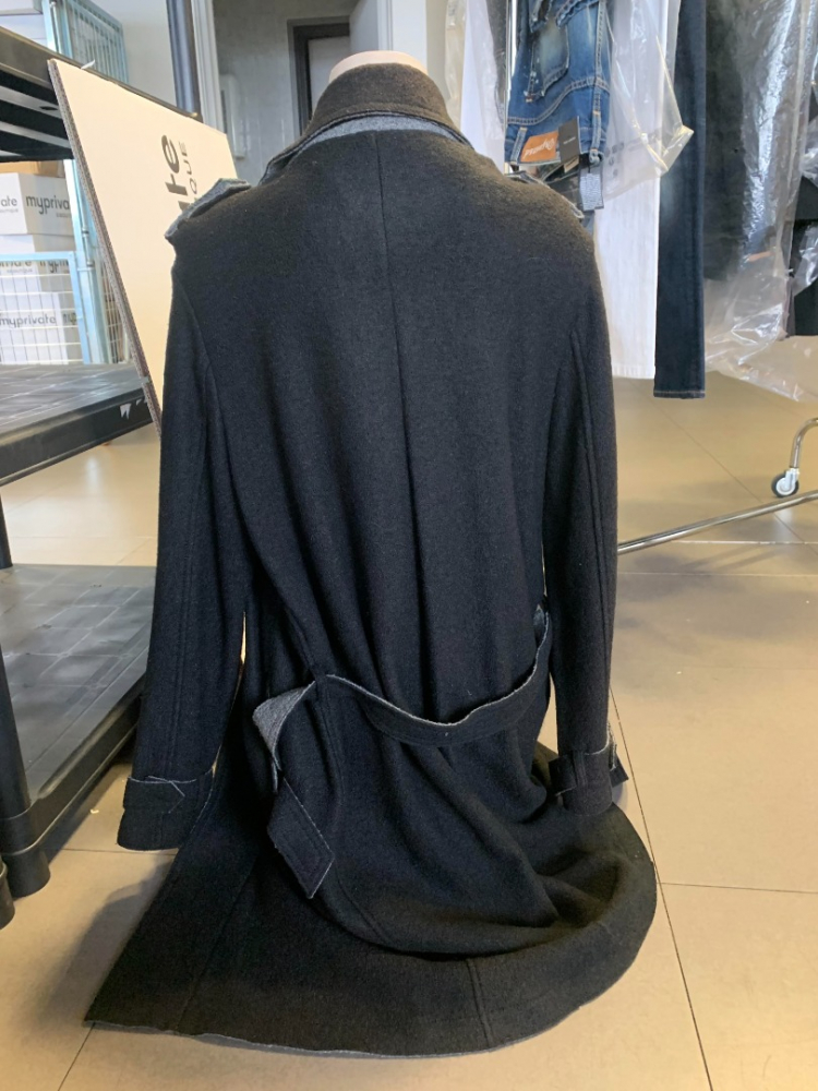 Vince  Camuto Mantel