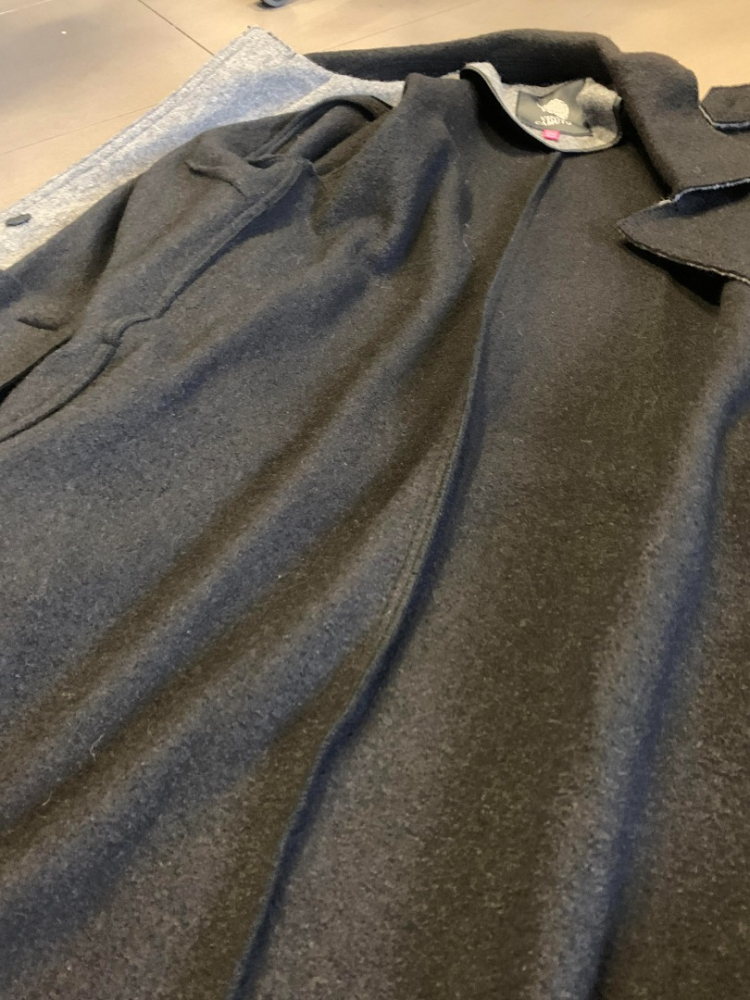 Vince  Camuto Mantel