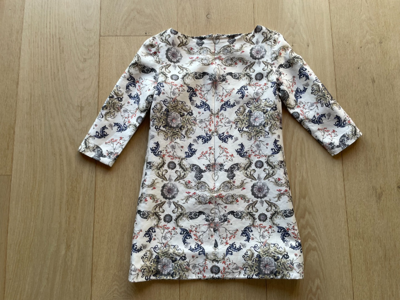 Prabal Gurung Mini-robe en soie, imprimée d'un foulard saisissant.