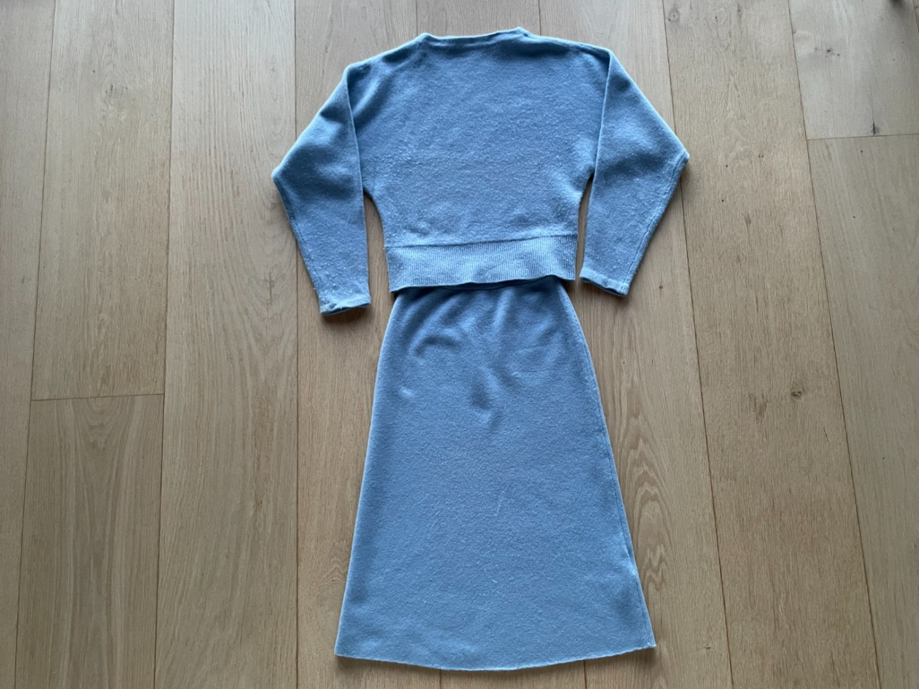 Equipment Top Suzanna et jupe Daveney en Ciel Blue