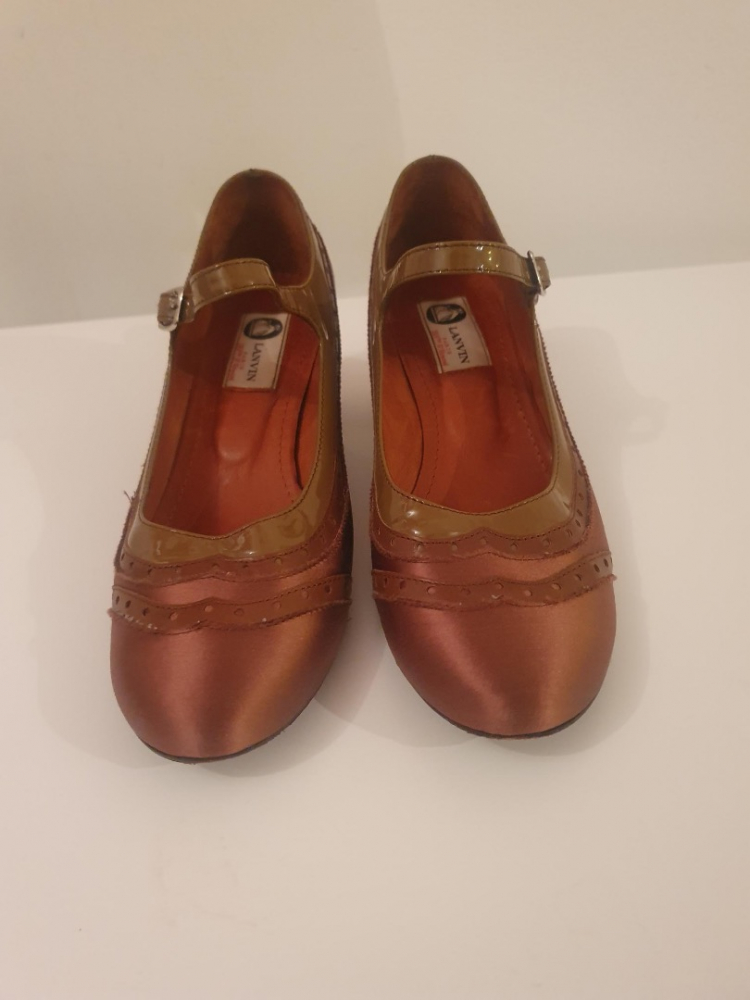 Lanvin Spangenschuhe in Babypopo-Manier