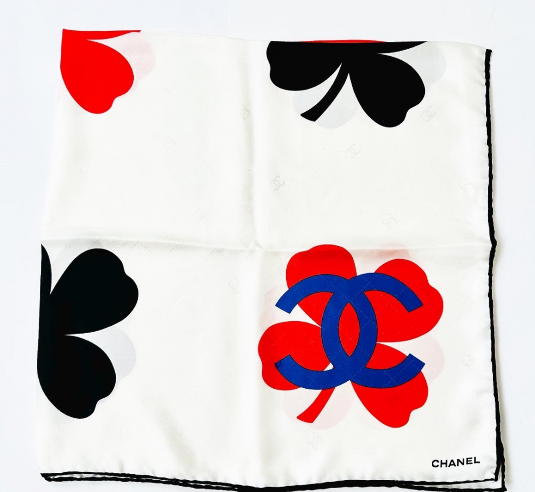 Chanel Foulard