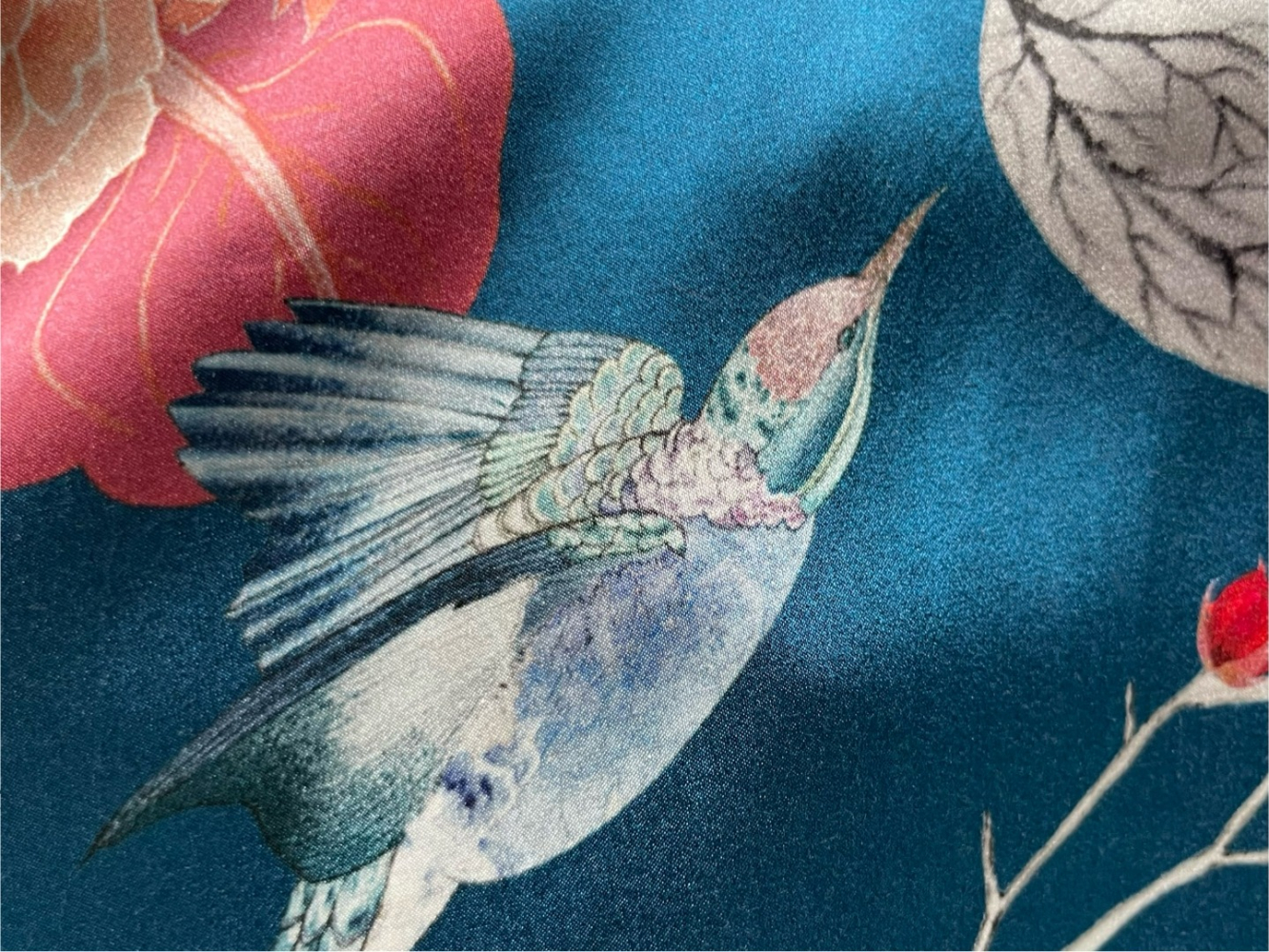 Meng kaftan aus Seide in glitzernder