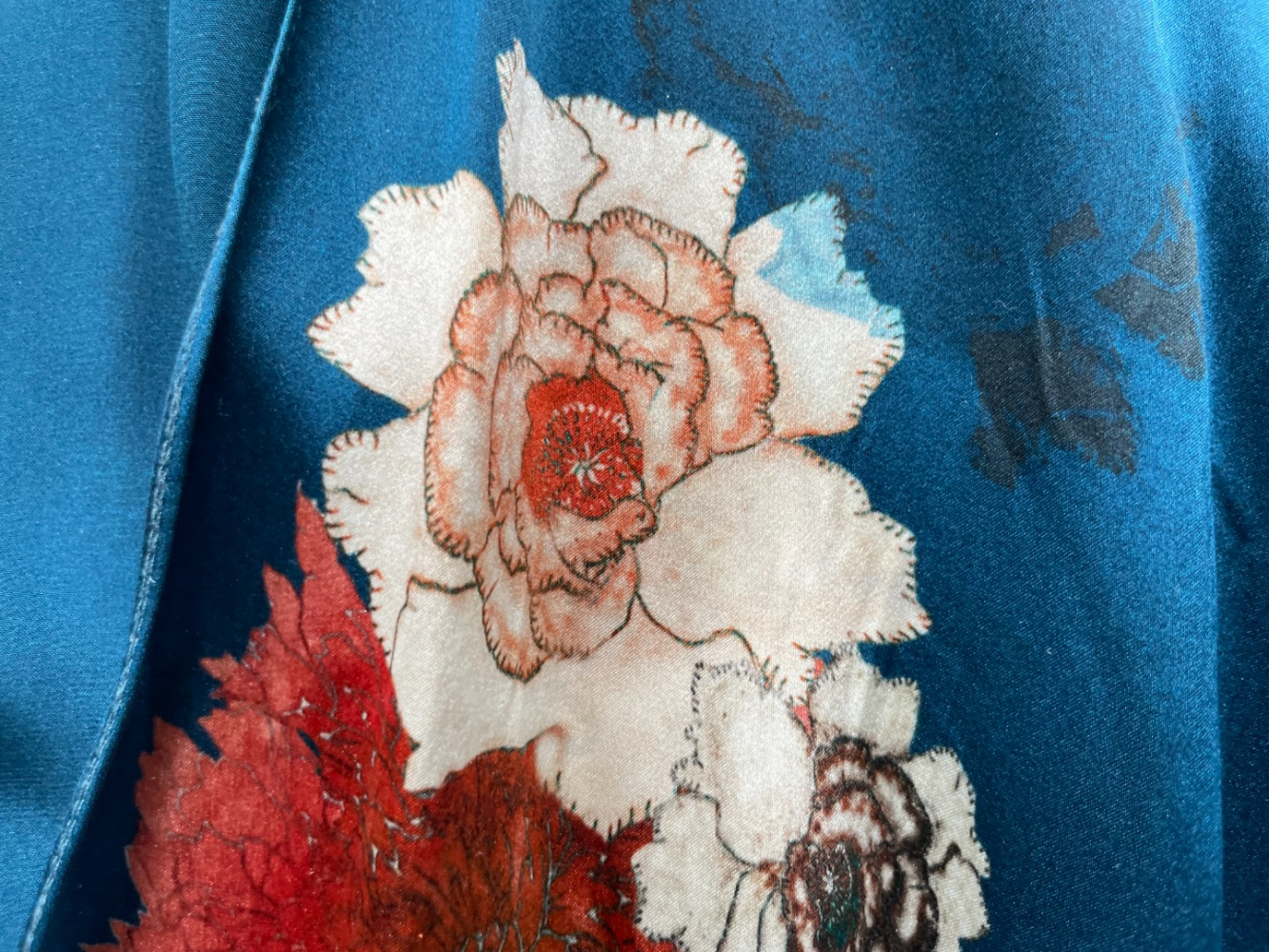 Meng kaftan aus Seide in glitzernder