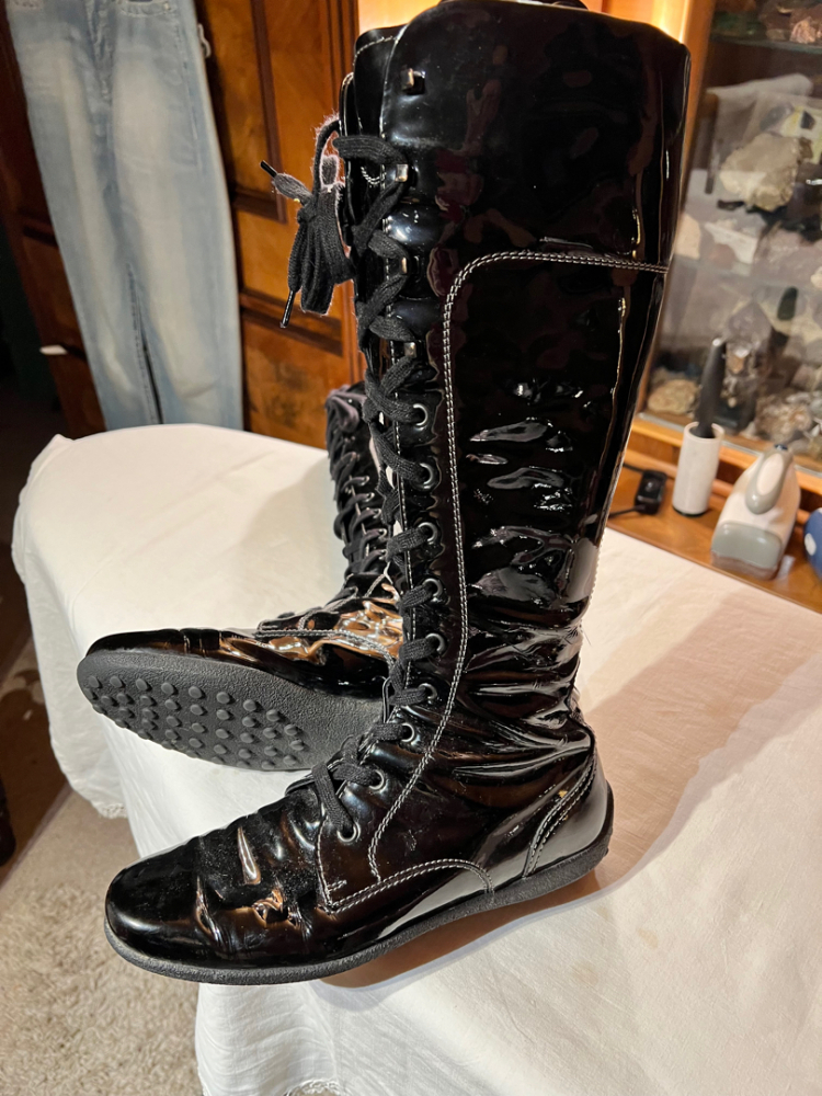 Tod's Mit lackierten Schnürsenkeln