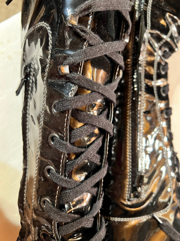 Tod's Mit lackierten Schnürsenkeln