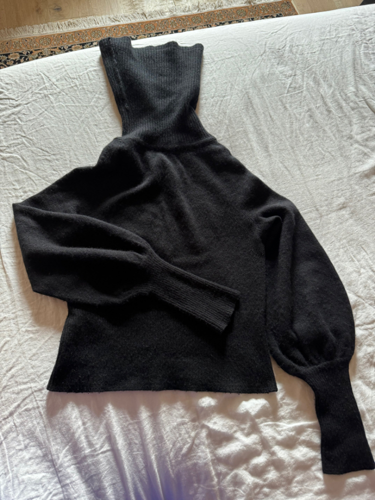 Elie Tahari Sweater