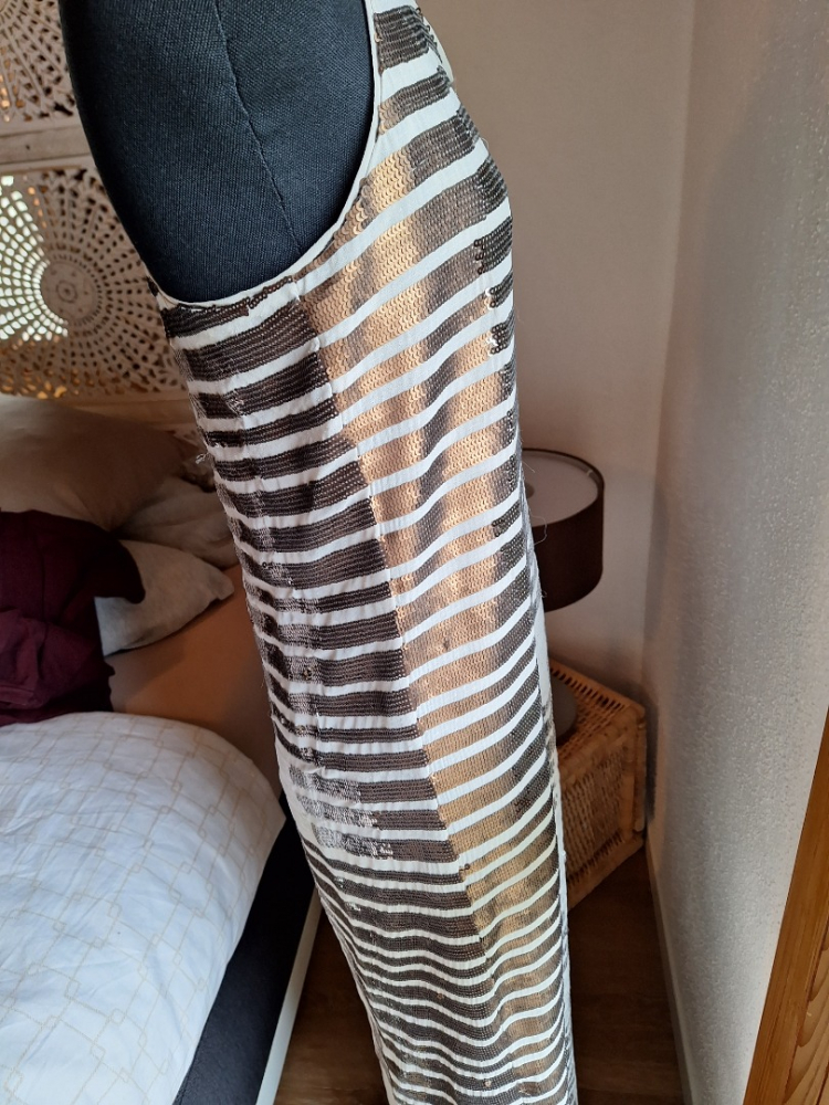 BCBG Max Azria Pailletten-Kleid