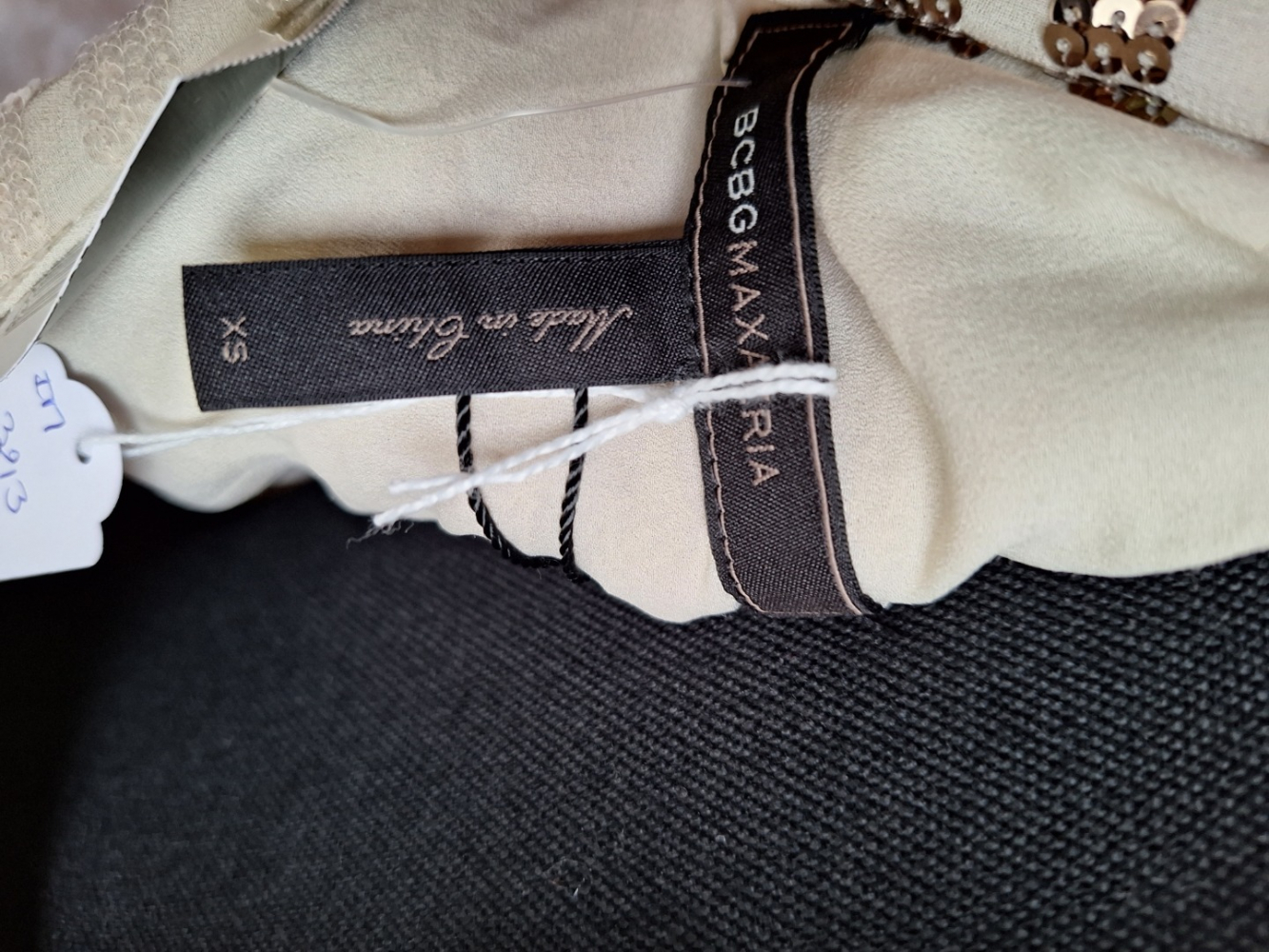 BCBG Max Azria Pailletten-Kleid