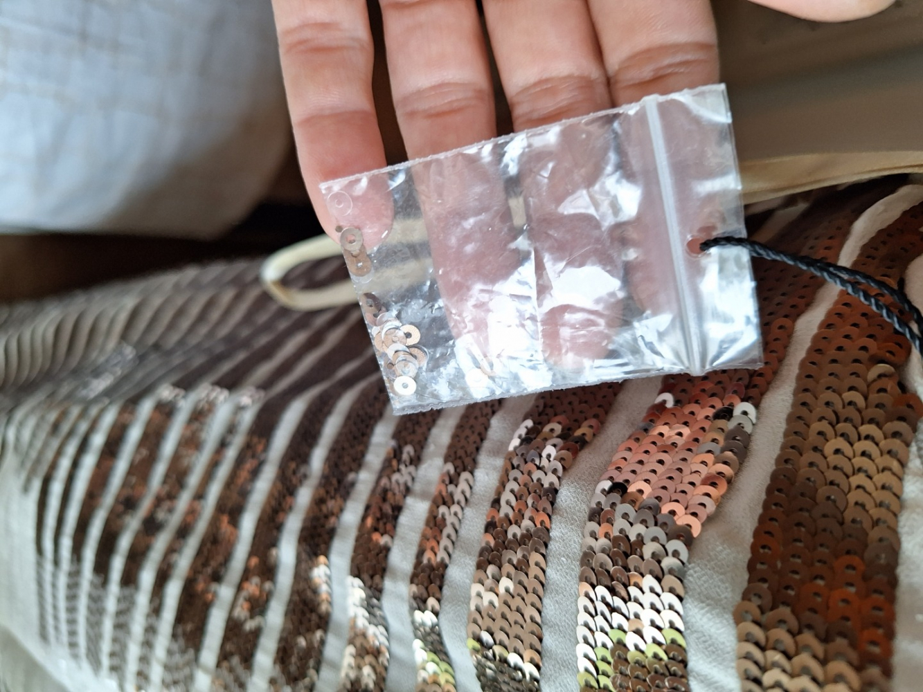 BCBG Max Azria Pailletten-Kleid