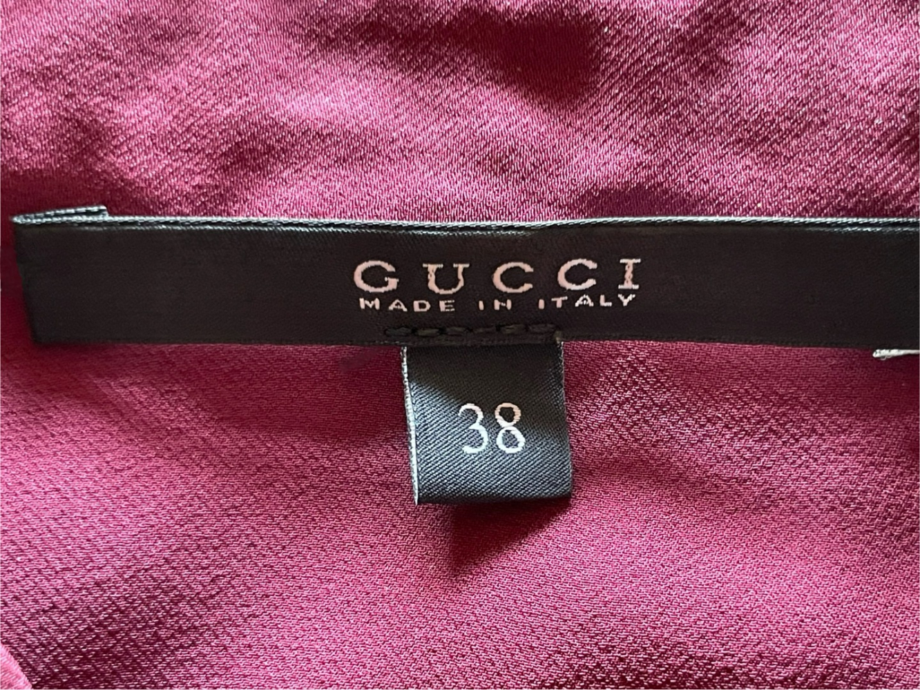 Gucci Beautiful soft silk Gucci blouse, in maroon.