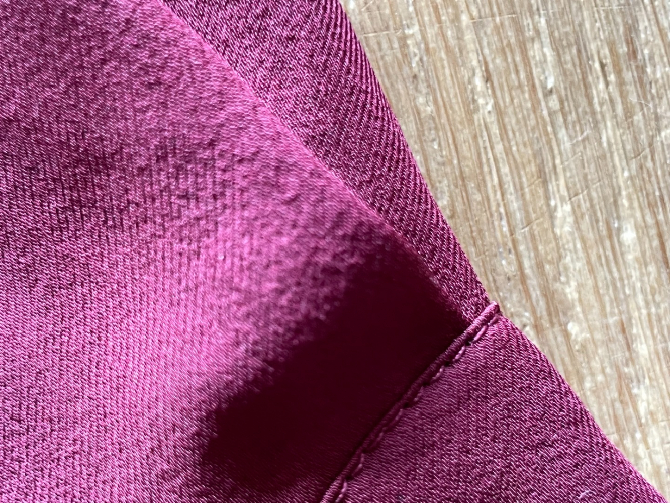 Gucci Beautiful soft silk Gucci blouse, in maroon.