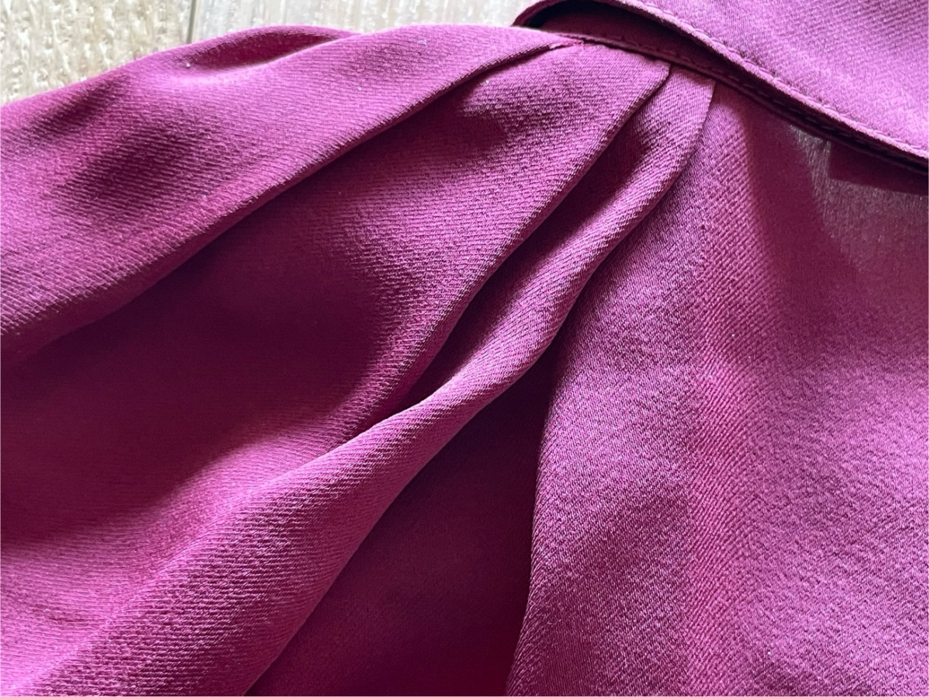 Gucci Beautiful soft silk Gucci blouse, in maroon.