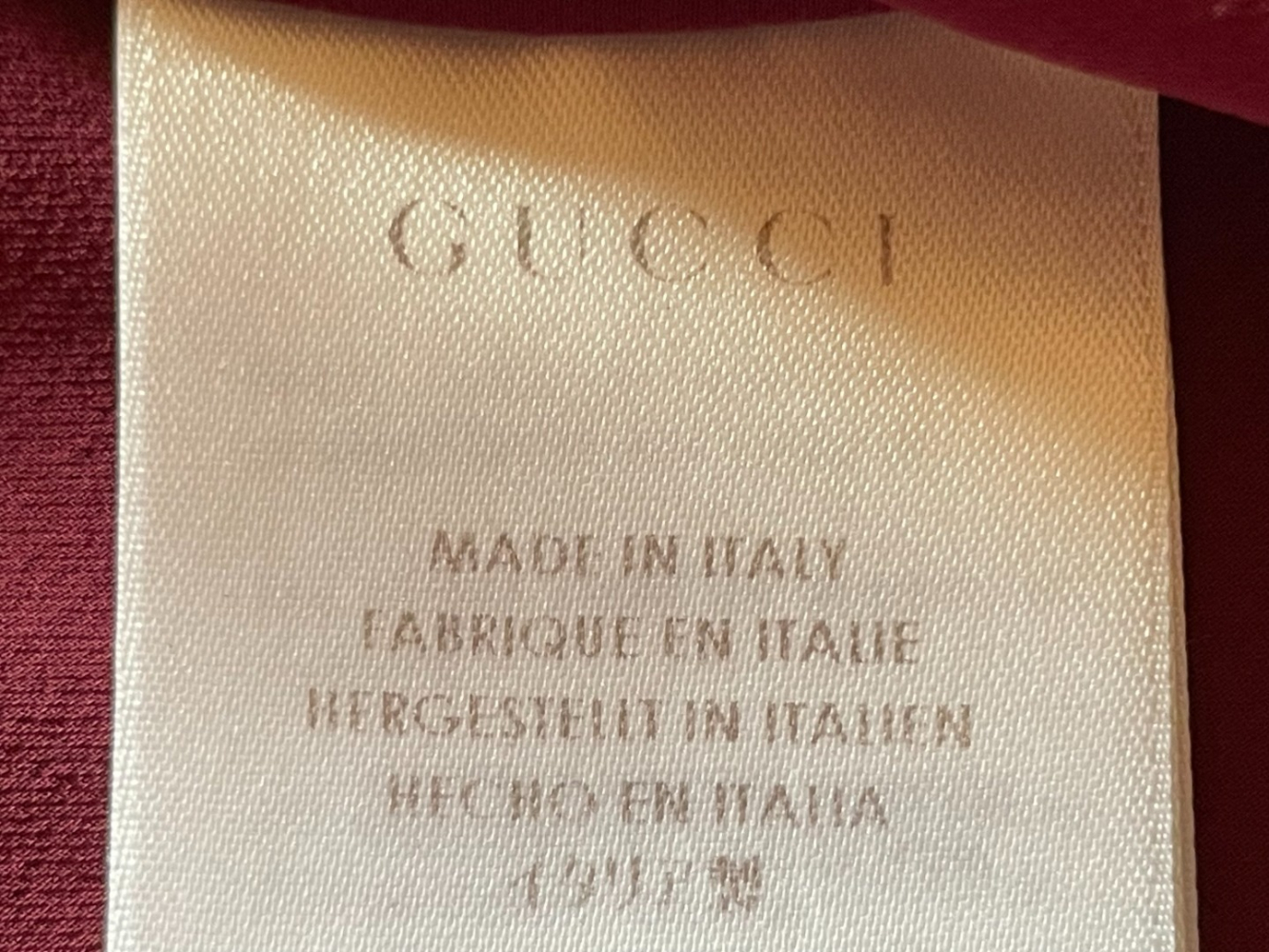 Gucci Beautiful soft silk Gucci blouse, in maroon.