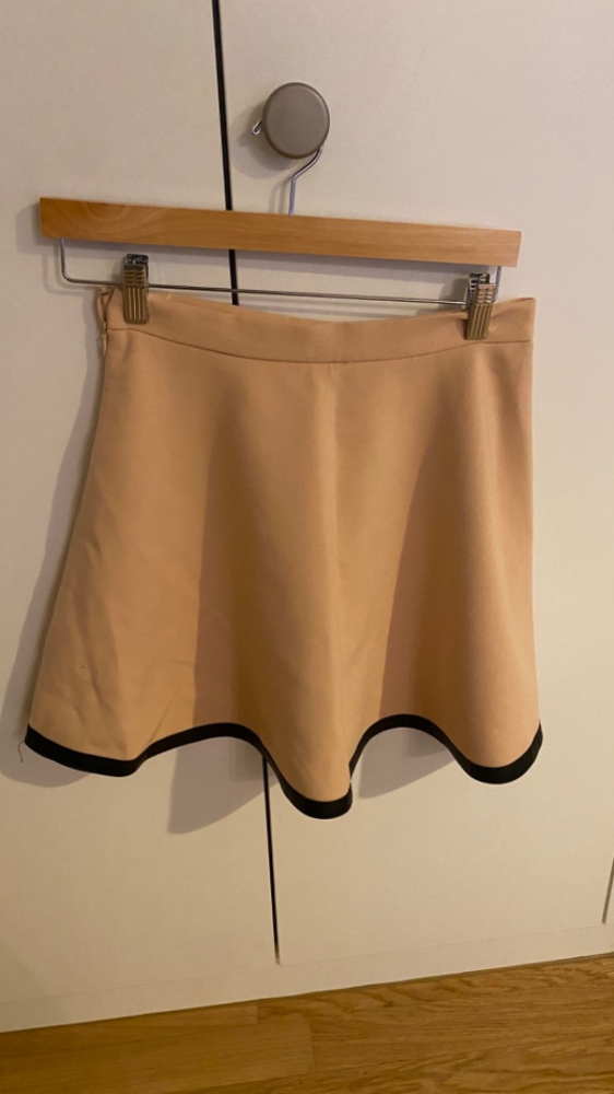 Club Monaco Nackter A-Linien-Rock