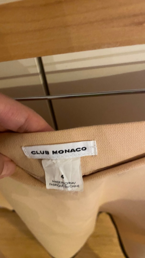 Club Monaco Nackter A-Linien-Rock