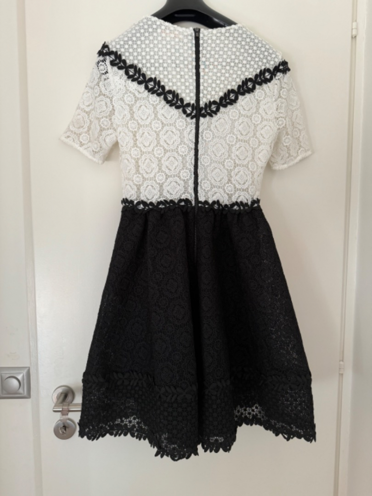 Maje Wunderschönes neues Kleid mit Stickerei