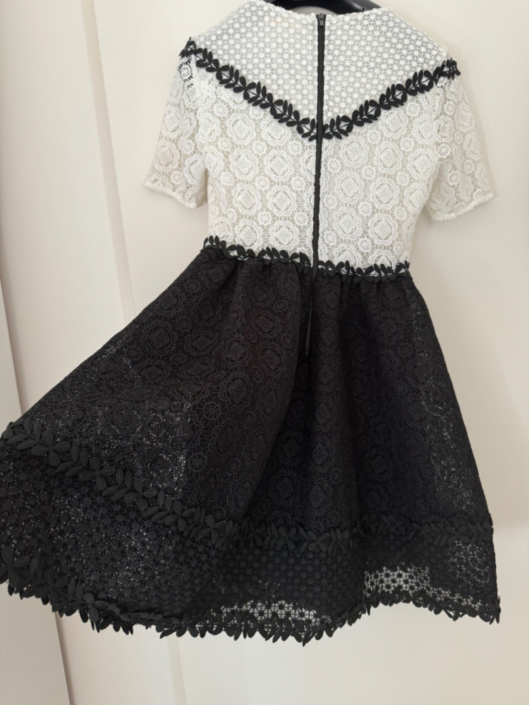 Maje Wunderschönes neues Kleid mit Stickerei