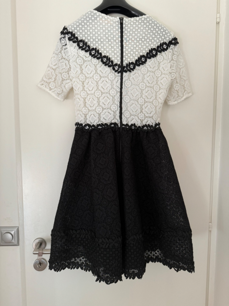 Maje Wunderschönes neues Kleid mit Stickerei