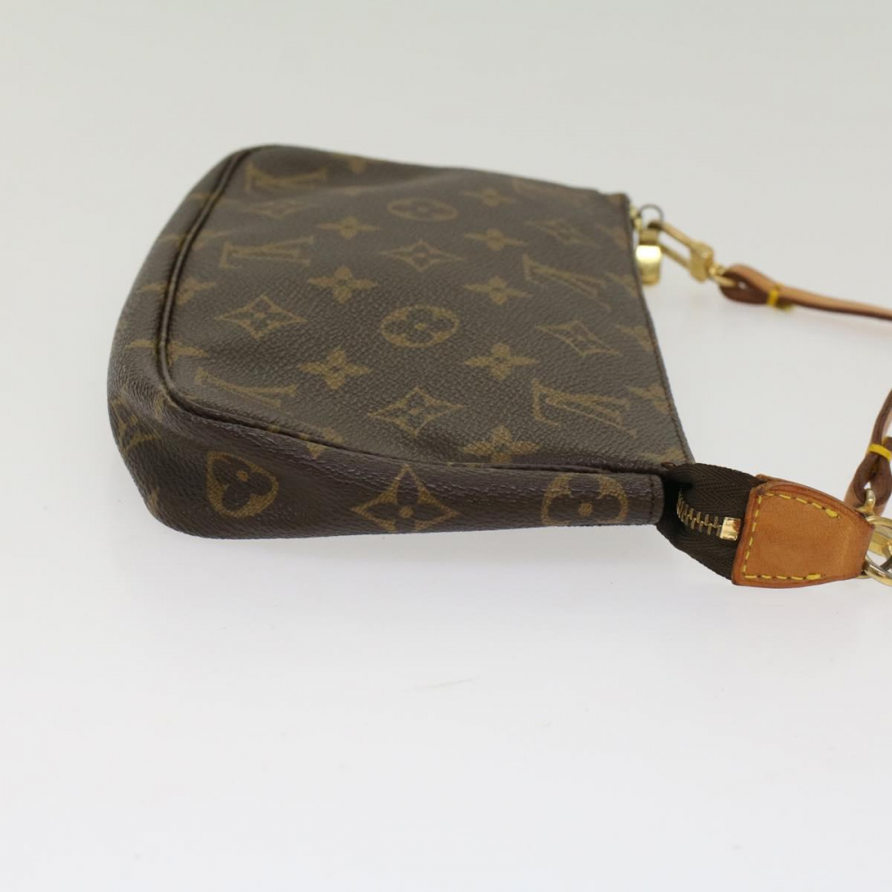 Louis Vuitton Pochette Accessoire