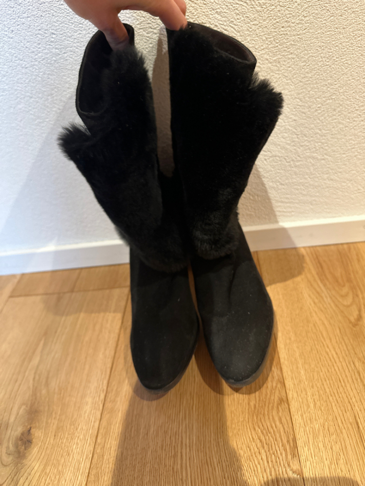 Loro Piana Pelzstiefel