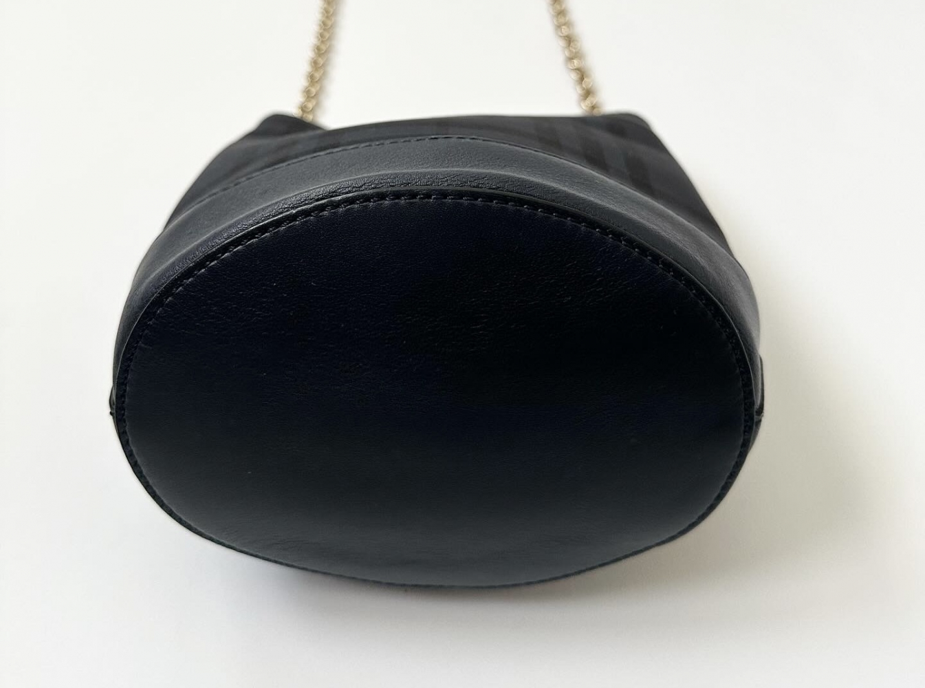 Burberry Mini-Eimertasche