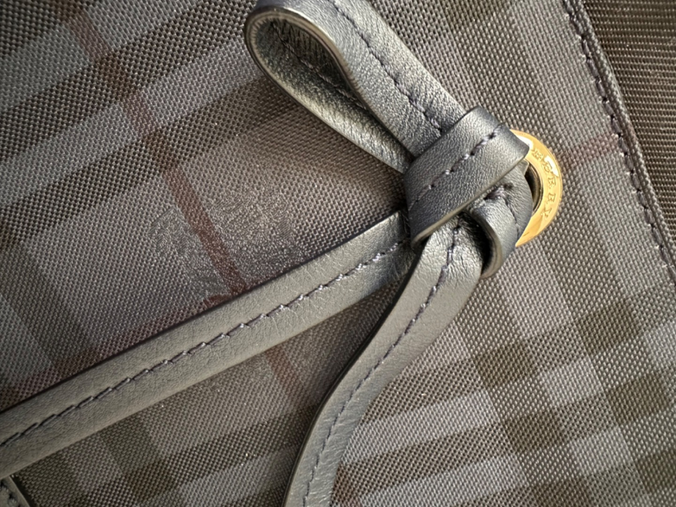 Burberry Mini-Eimertasche