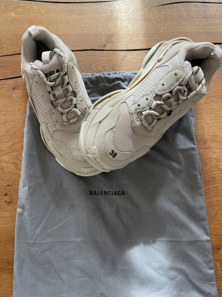 Balenciaga Triple s