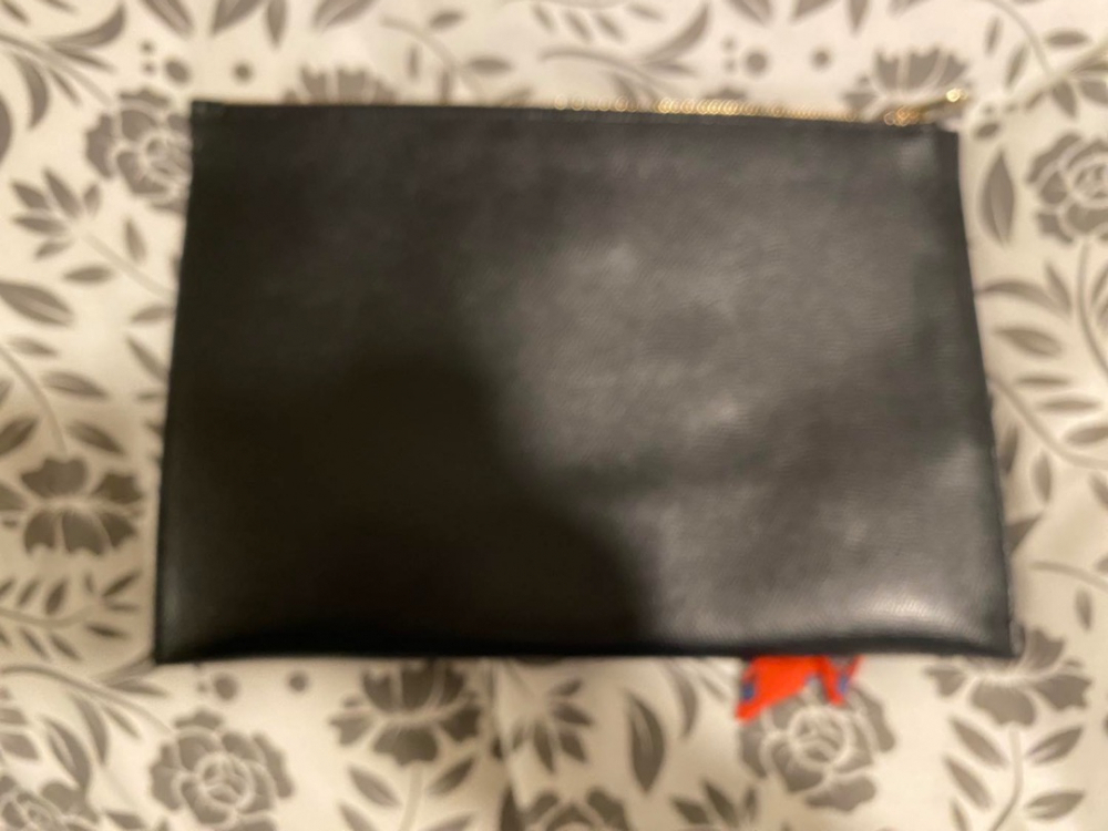 Furla Clutch mit einem Halstuch